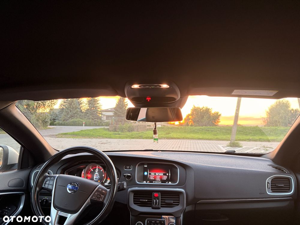 Volvo V40 D2 Drive-E R-Design Momentum - 20