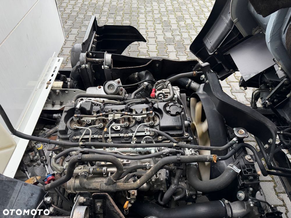 Nissan Atleon - 23