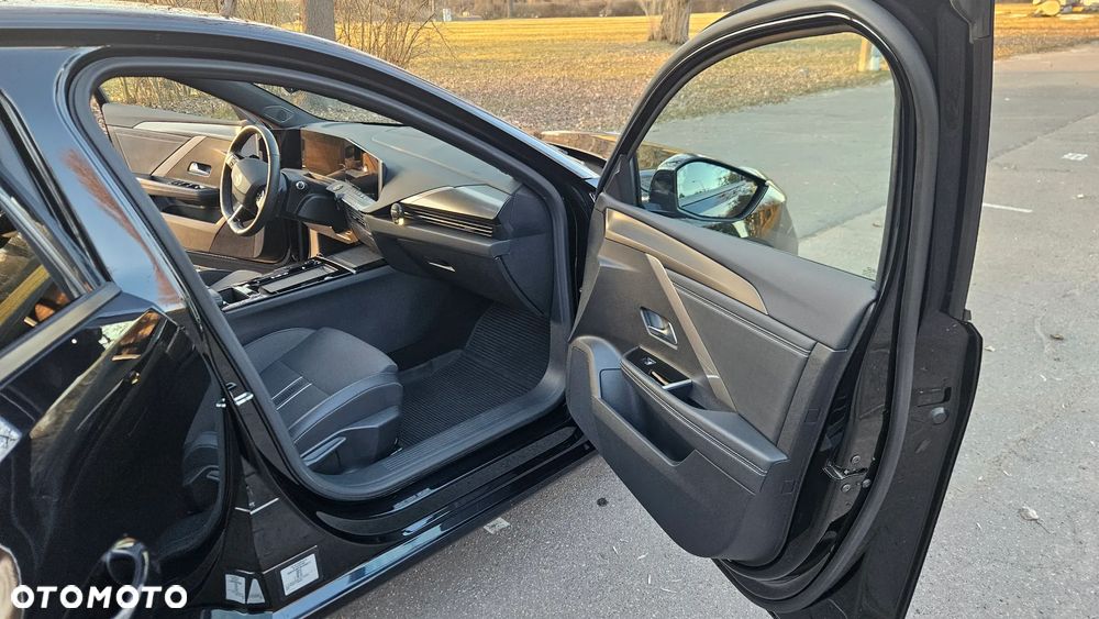 Opel Astra 1.2 T GS Line S&S - 10