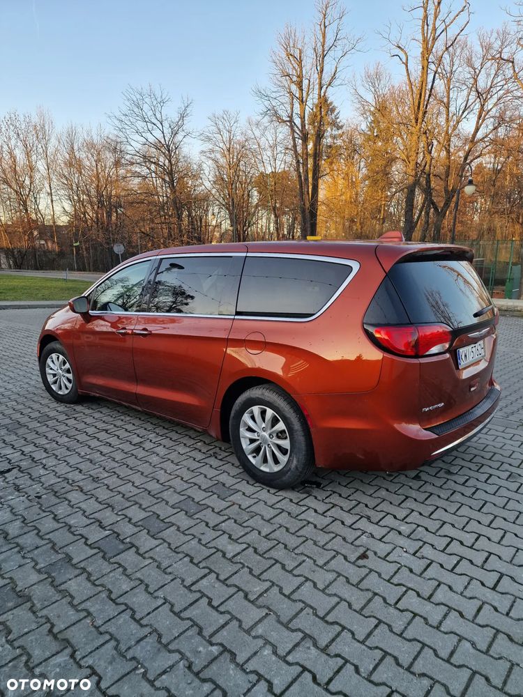 Chrysler Pacifica - 4