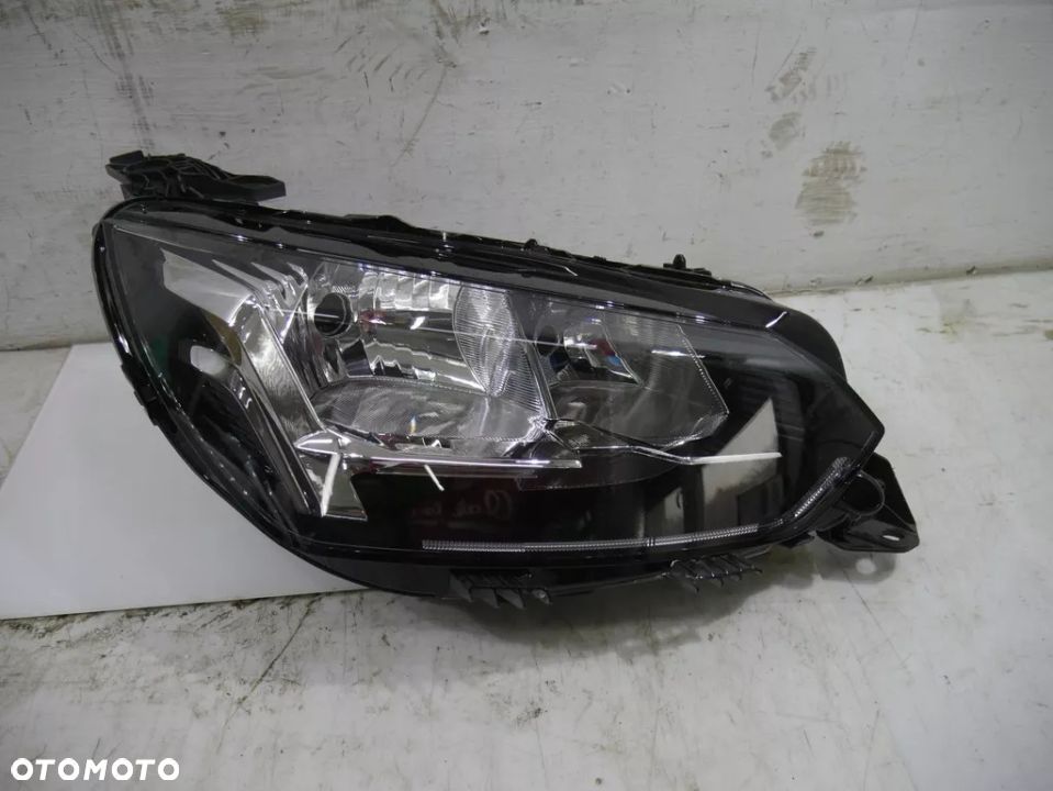 PEUGEOT 208 2008 II 19- LAmpa prawa przód ładna - 2
