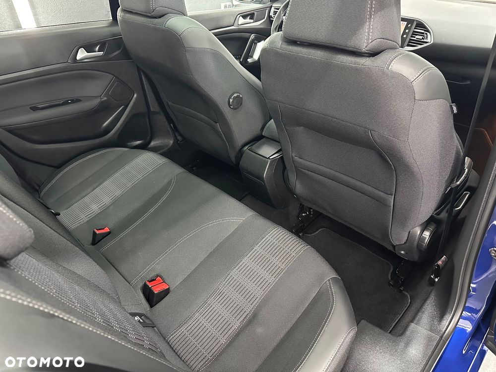 Peugeot 308 - 33