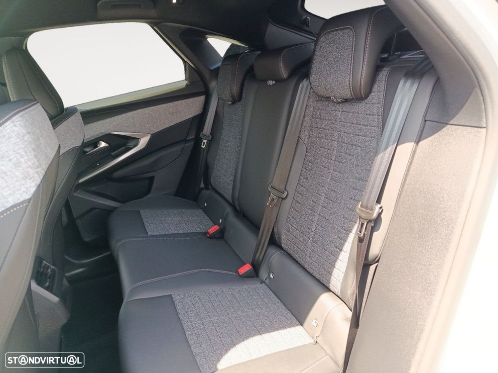 Peugeot 3008 1.2 Hybrid Allure e-DCS6 — fotografia 13
