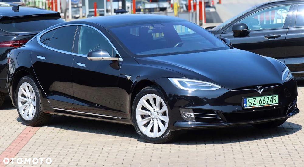 Tesla Model S - 34