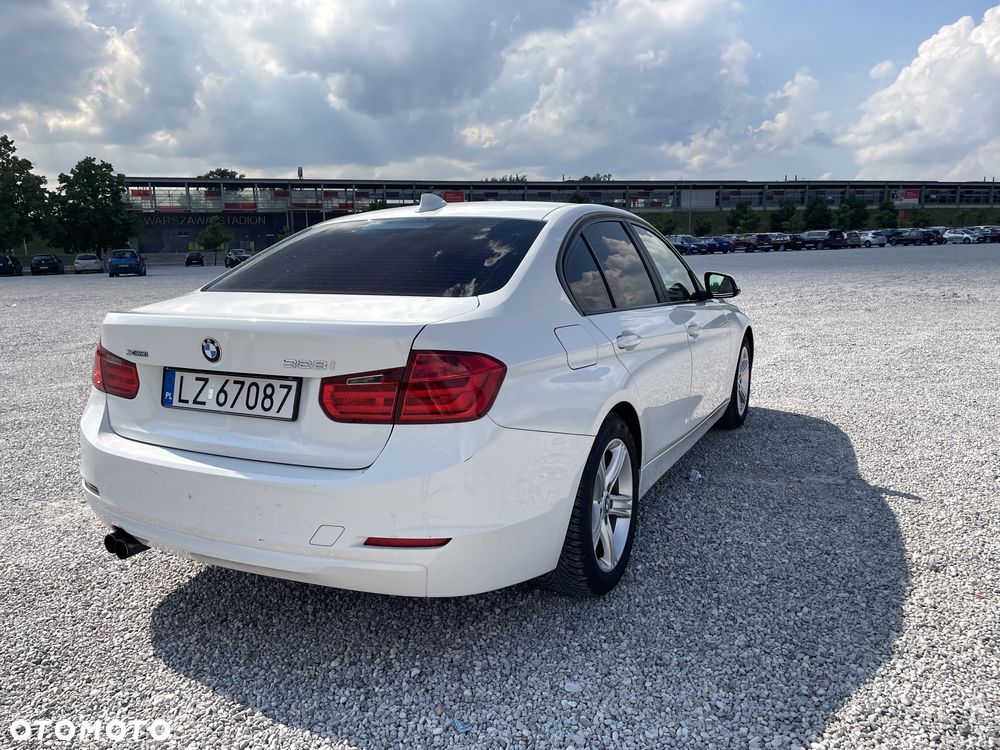 BMW Seria 3 328i xDrive - 37
