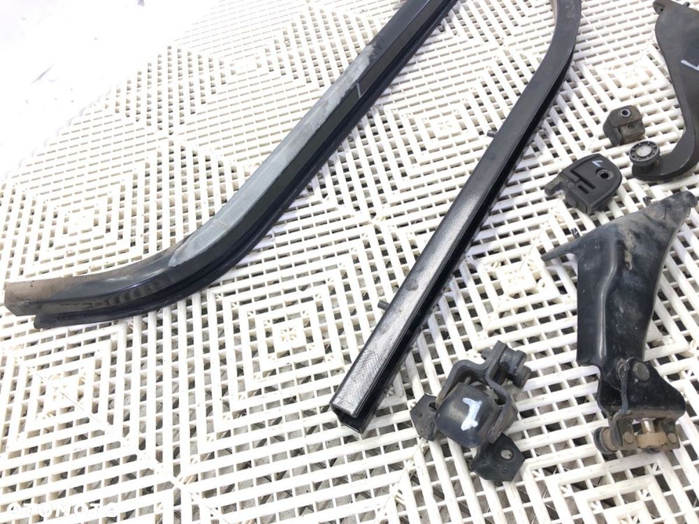 ROLKI DRZWI PRZESUWNYCH LEWE  PEUGEOT PARTNER Nadwozie pełne/minivan 2008 - 2022 1.6 HDi 66 kW [90 - 2