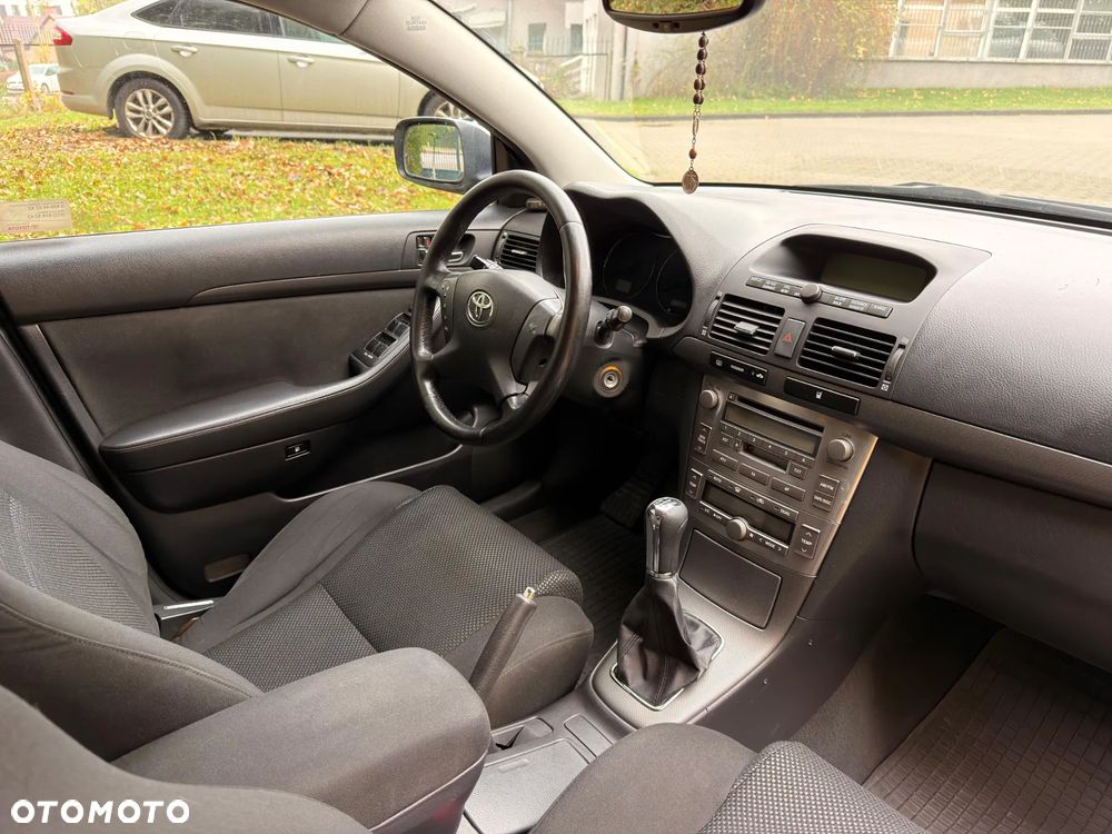 Toyota Avensis - 14