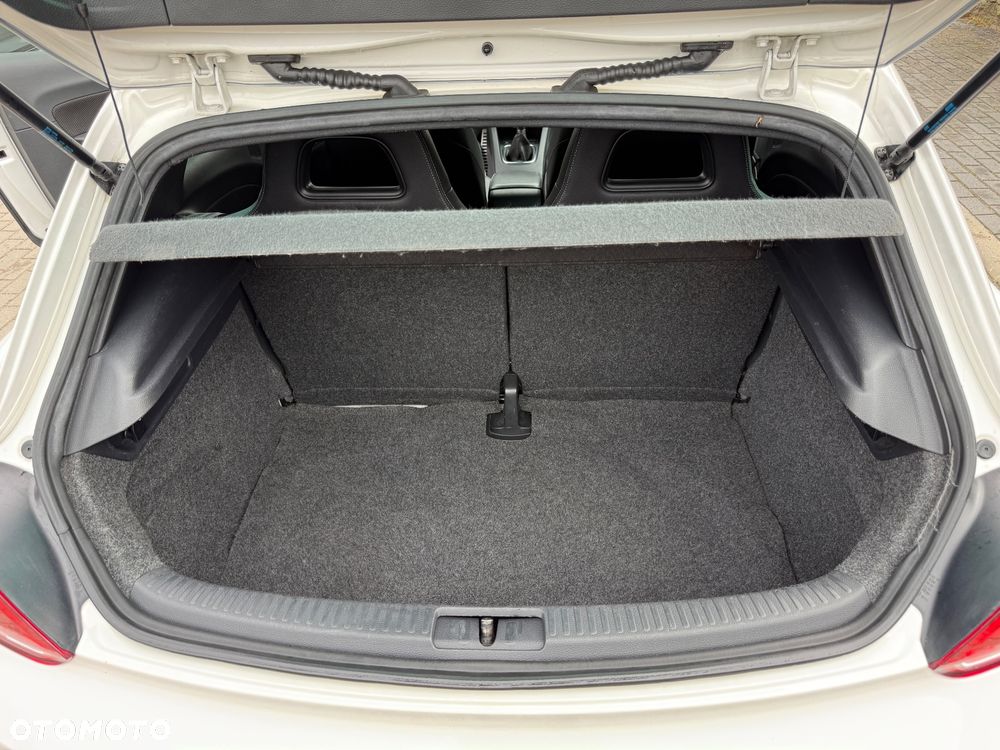 Volkswagen Scirocco 2.0 TDI Blue Motion Technologie Edition - 25