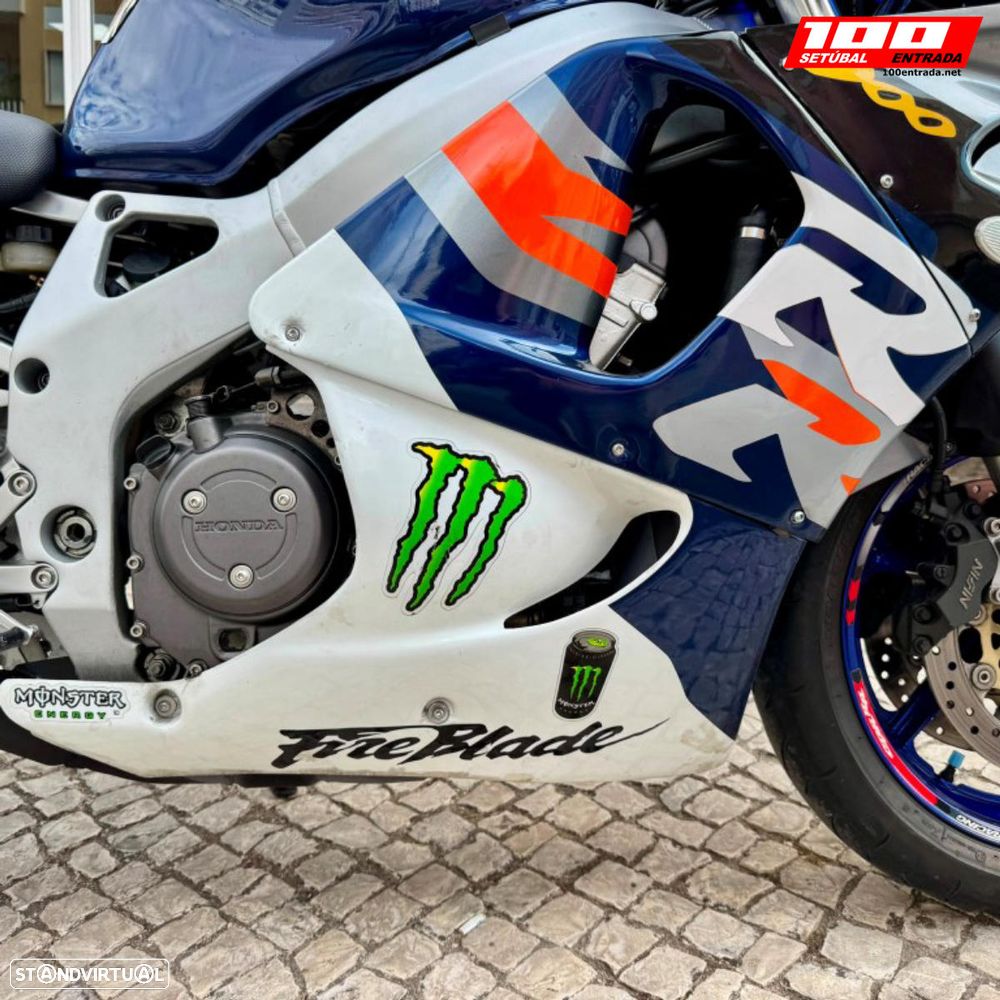 Honda CBR 900 RR - 23