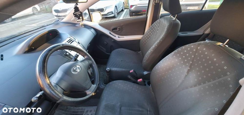 Toyota Yaris - 14