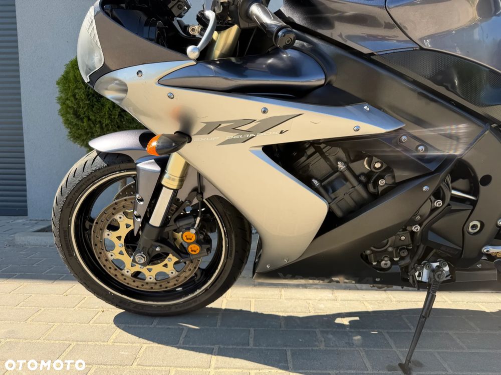 Yamaha R1 - 21