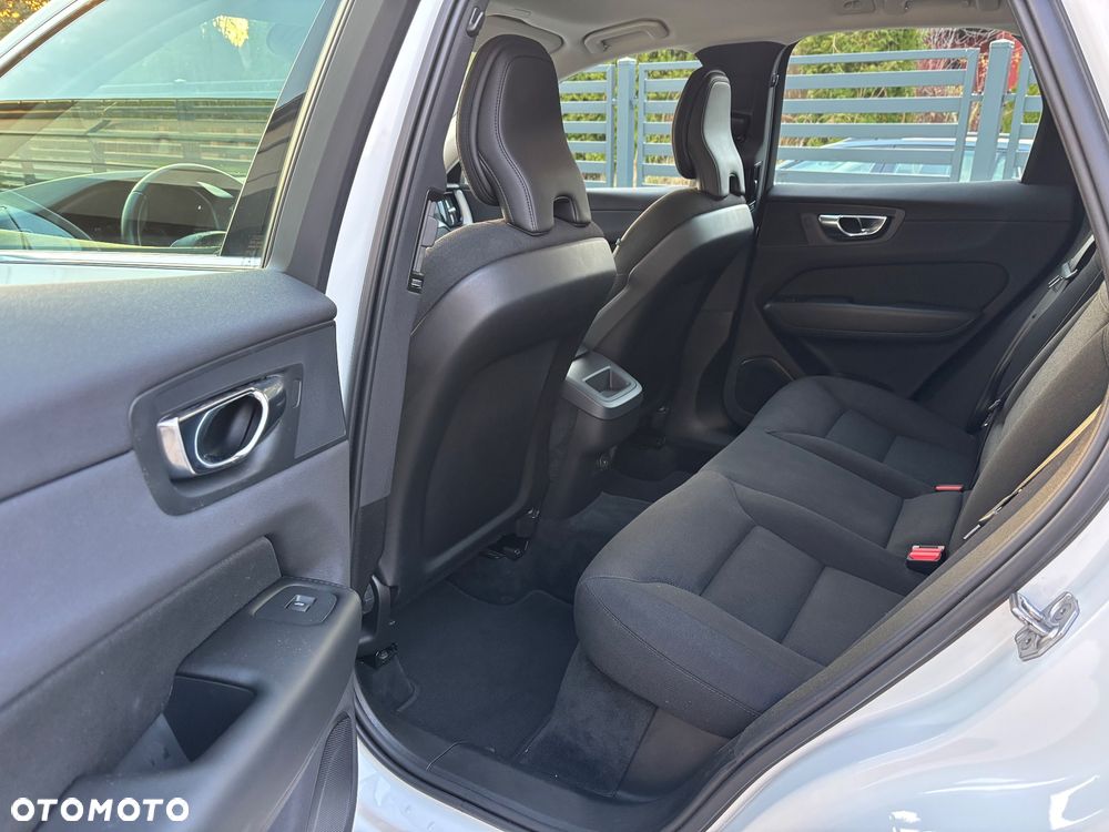 Volvo XC 60 B4 B Momentum Pro - 37