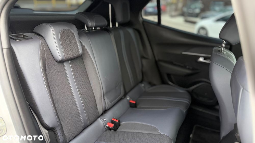 Peugeot 2008 PureTech 130 EAT8 GT - 20