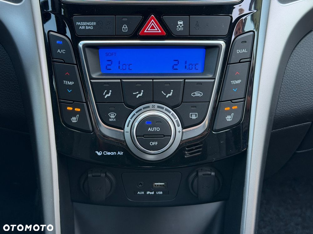 Hyundai i30 blue Kombi 1.4 YES Gold - 18
