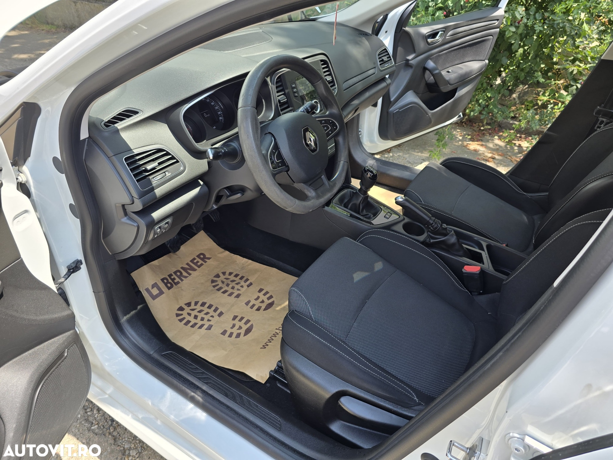 Renault Megane ENERGY TCe Life - 18