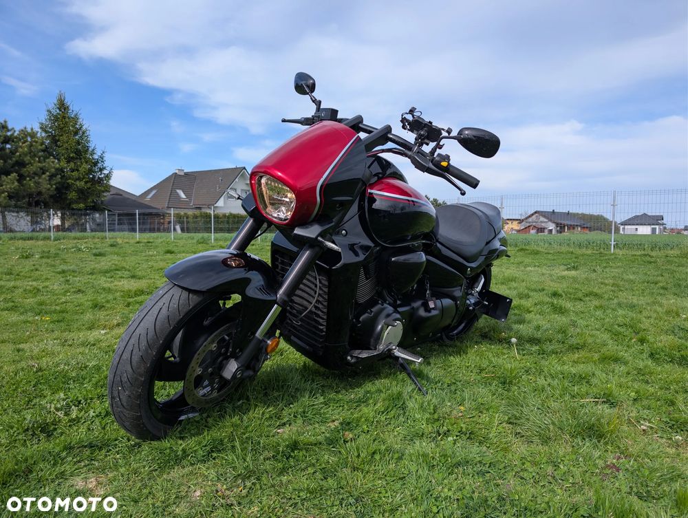 Suzuki Intruder - 10