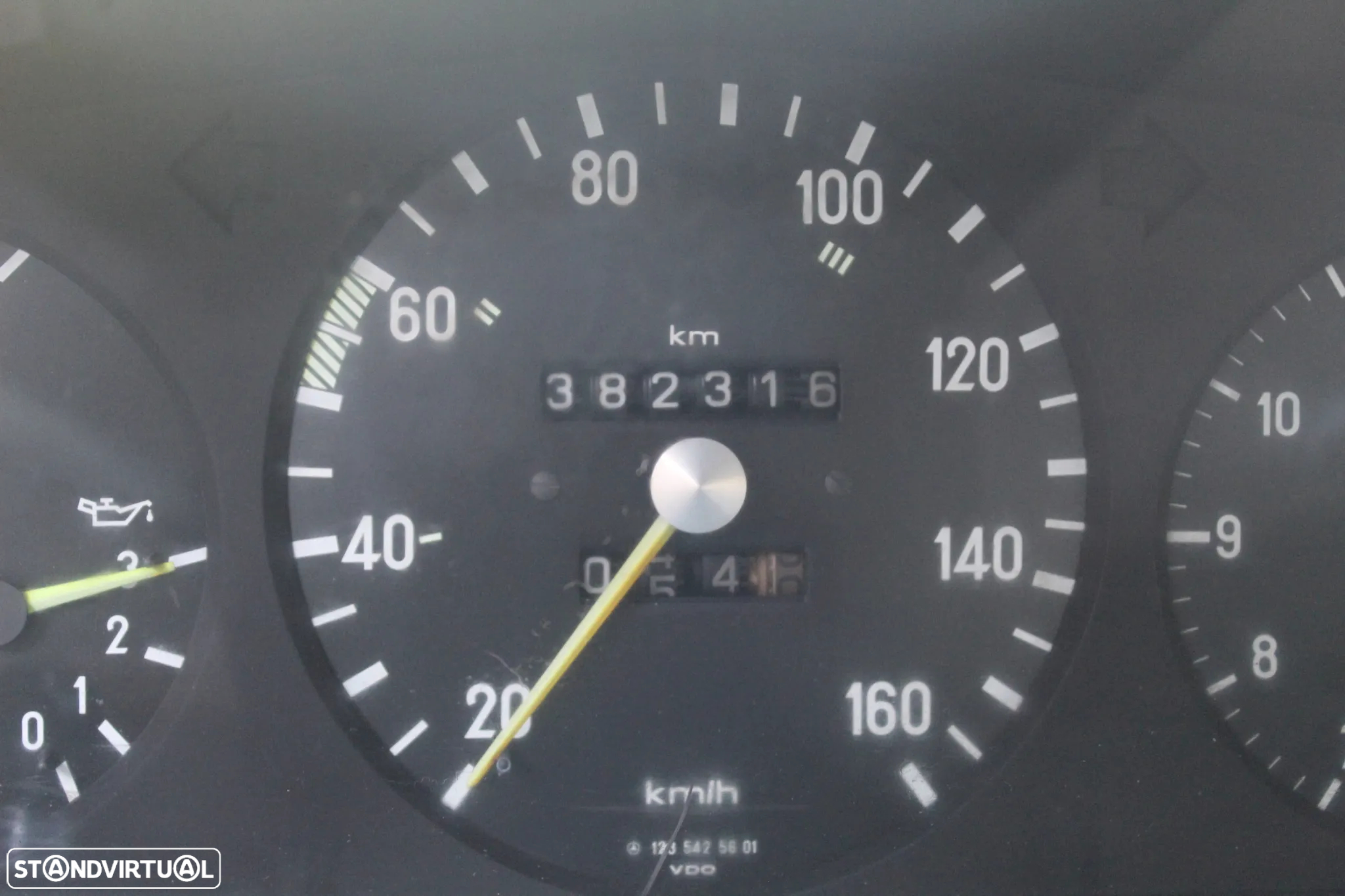 Mercedes-Benz 240 - 9