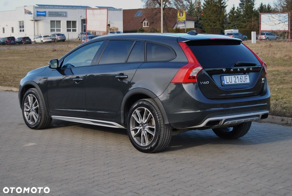 Volvo V60 Cross Country T5 AWD Summum - 4
