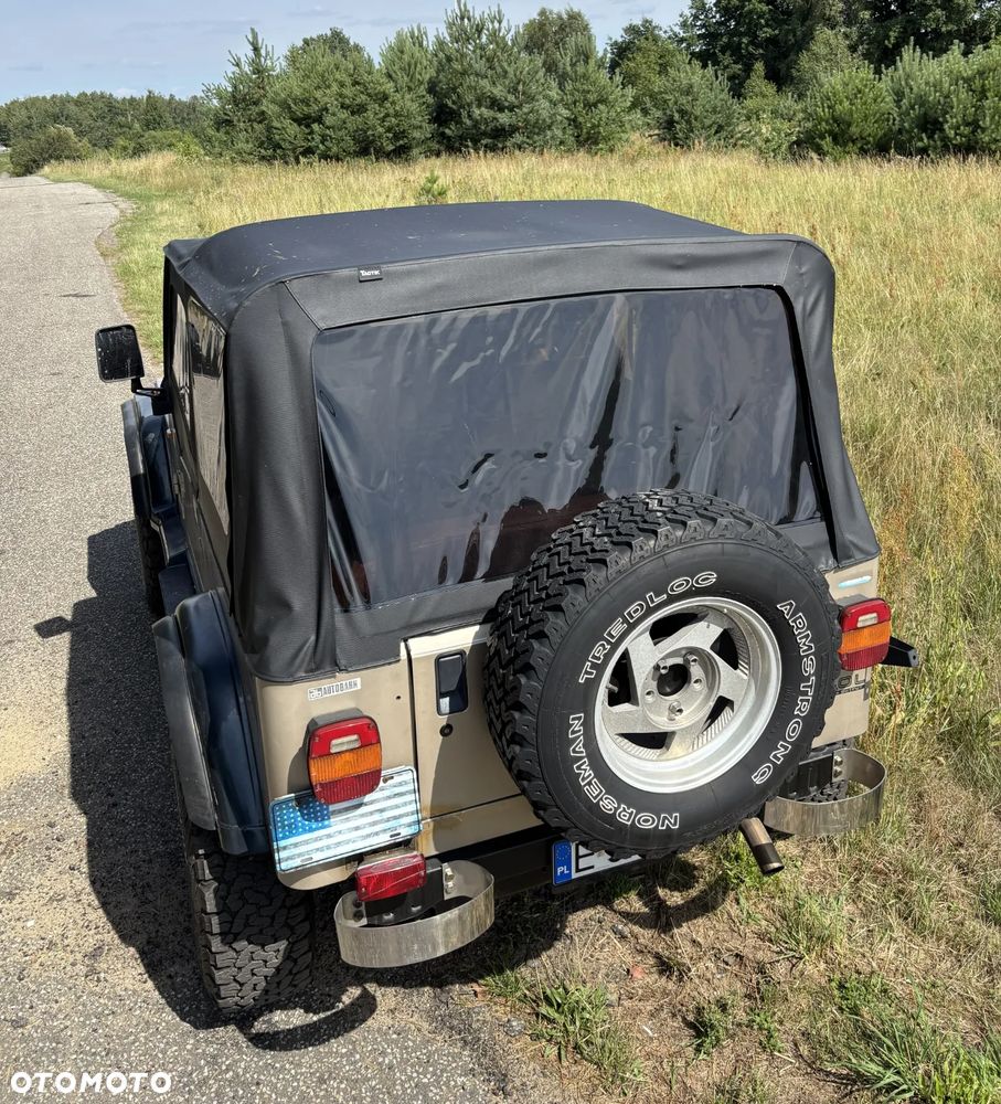 Jeep Wrangler - 10