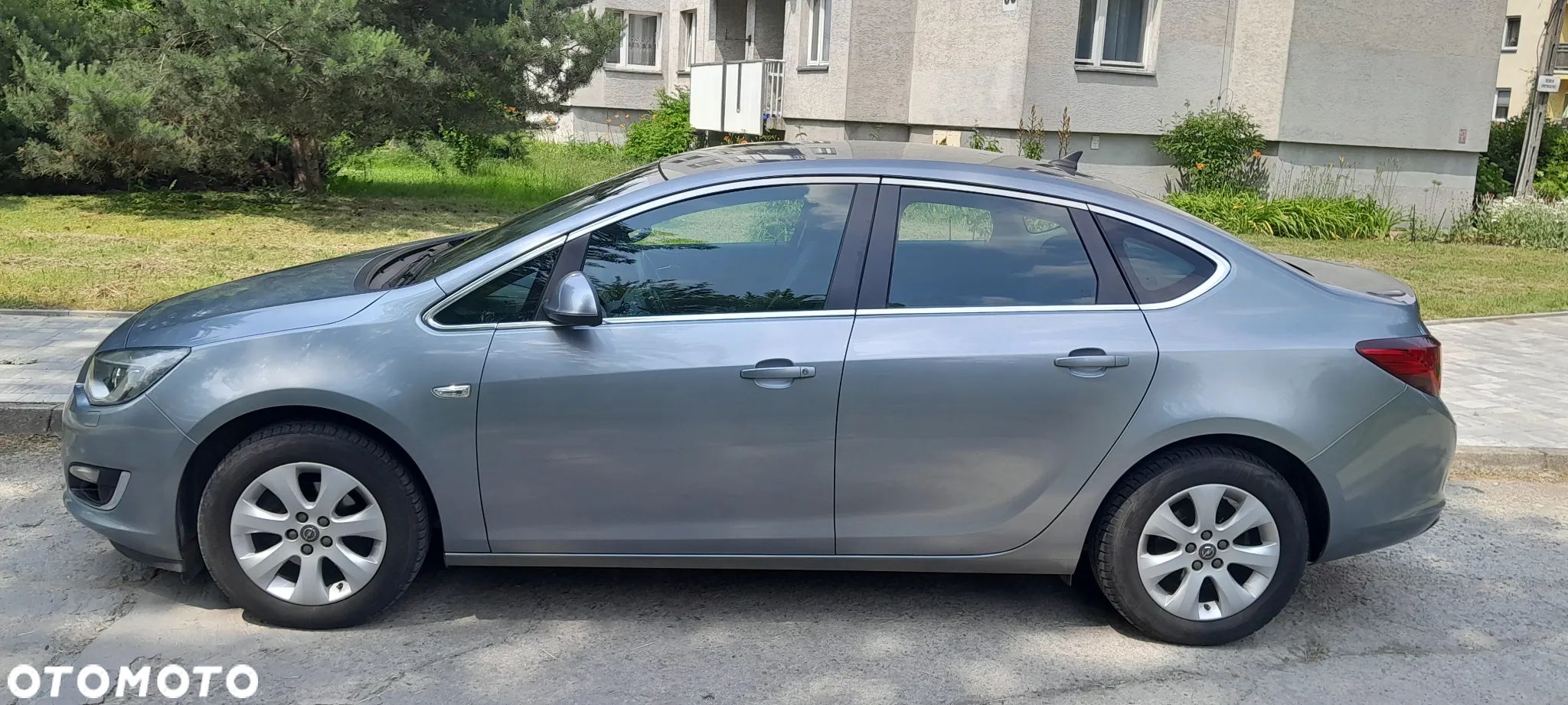 Opel Astra IV 1.4 T Executive EU6 - 1