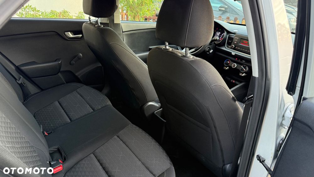 Kia Rio 1.2 Attract - 11