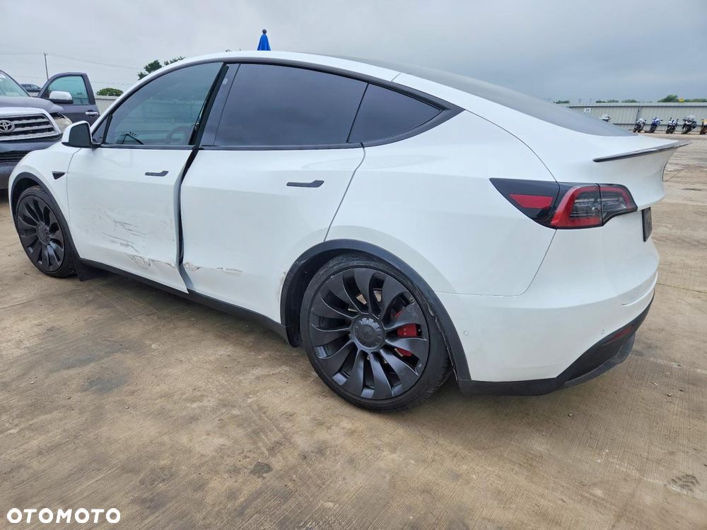 Tesla Model Y Performance AWD - 4