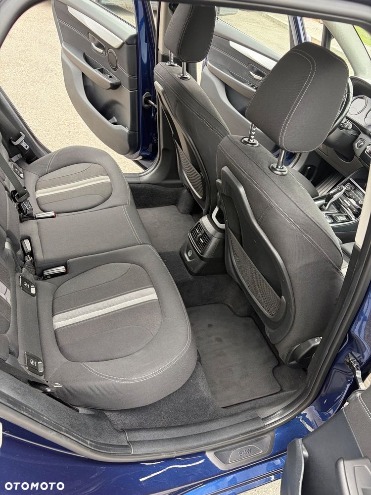 BMW Seria 2 218d - 16