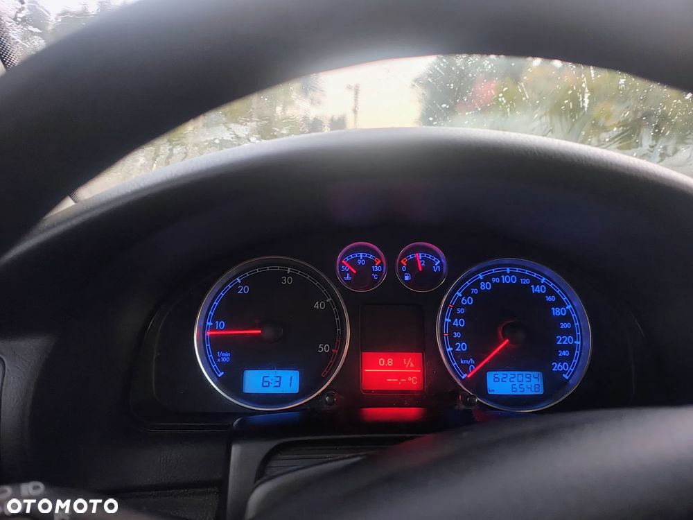 Volkswagen Passat - 2