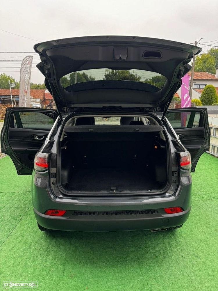 Jeep Compass 1.3 T Limited - 24