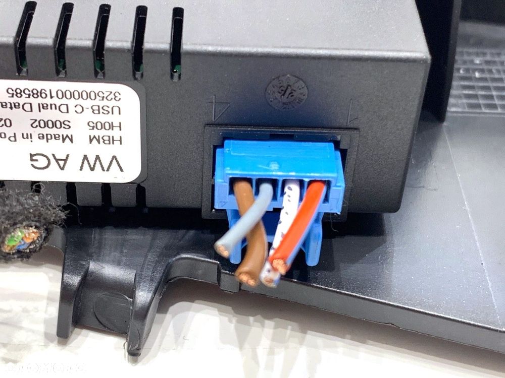 GNIAZDO USB  SKODA KAMIQ (NW4) 2019 - 2022 1.5 TSI 110 kW [150 KM] benzyna 2019 - 2022 657035700 - 5