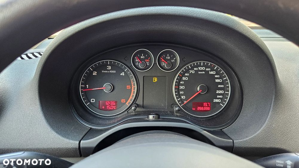 Audi A3 Sportback 2.0 TDI DPF Ambiente - 25