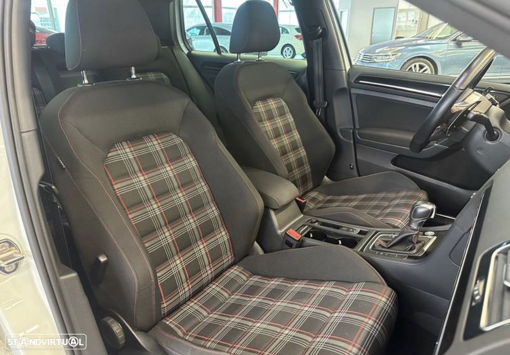 VW Golf GTI Performance BlueMotion DSG - 13