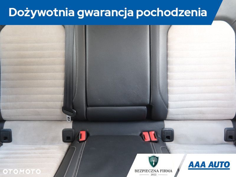 Volkswagen Passat - 12