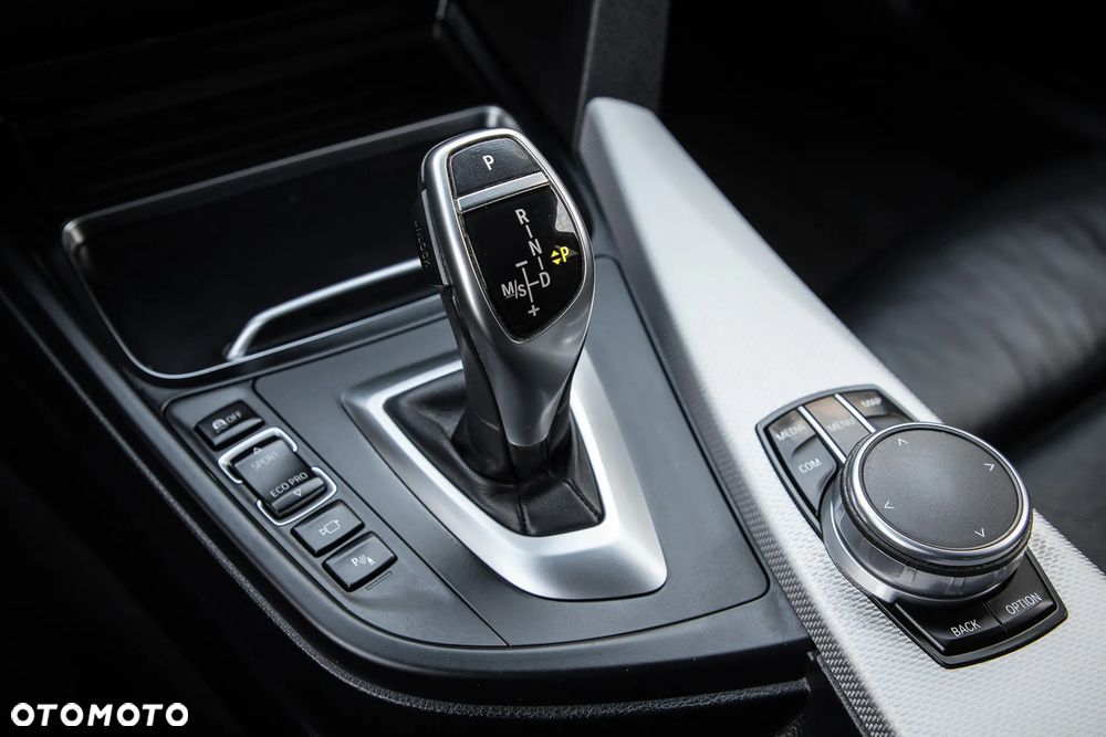 BMW Seria 3 320d xDrive Edition M Sport Shadow - 25