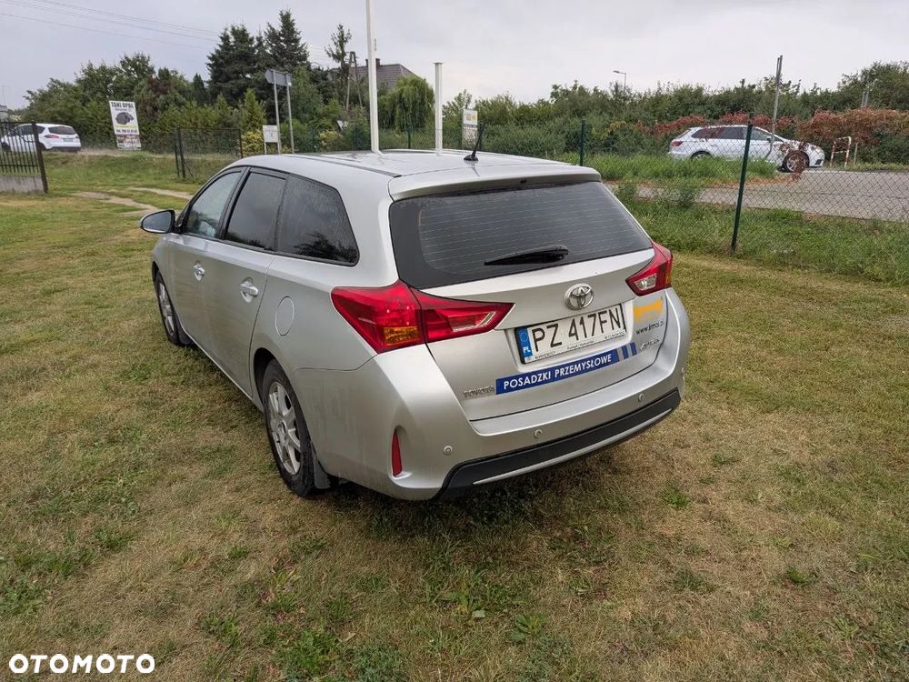 Toyota Auris 2013 photo 3
