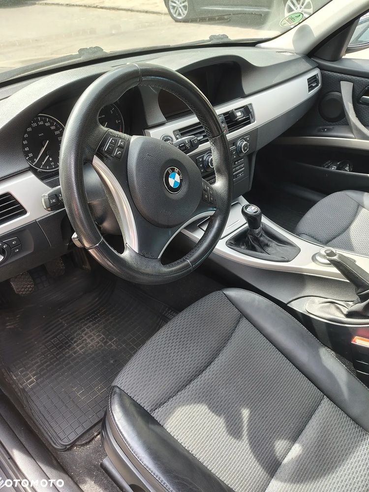 BMW Seria 3 318i - 5