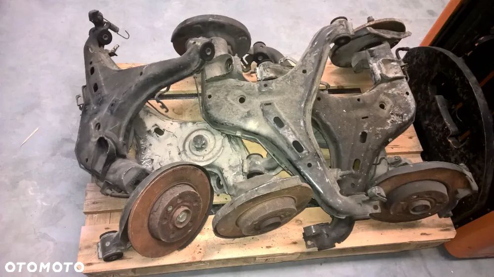 VW T4 ZAWIESZENIE ZWROTNICA PIASTA WAHACZ SYNCRO - 3