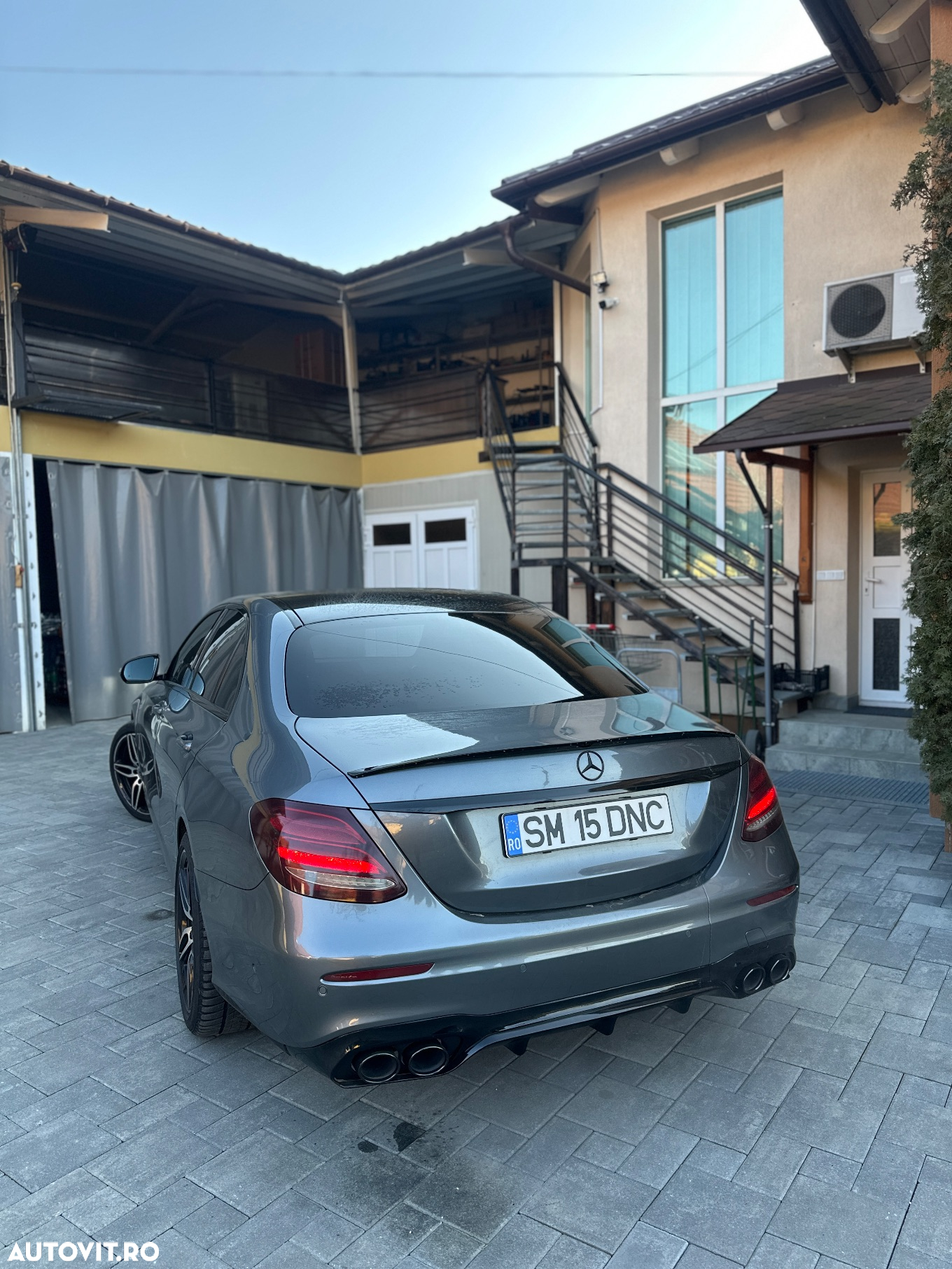 Mercedes-Benz E - 10