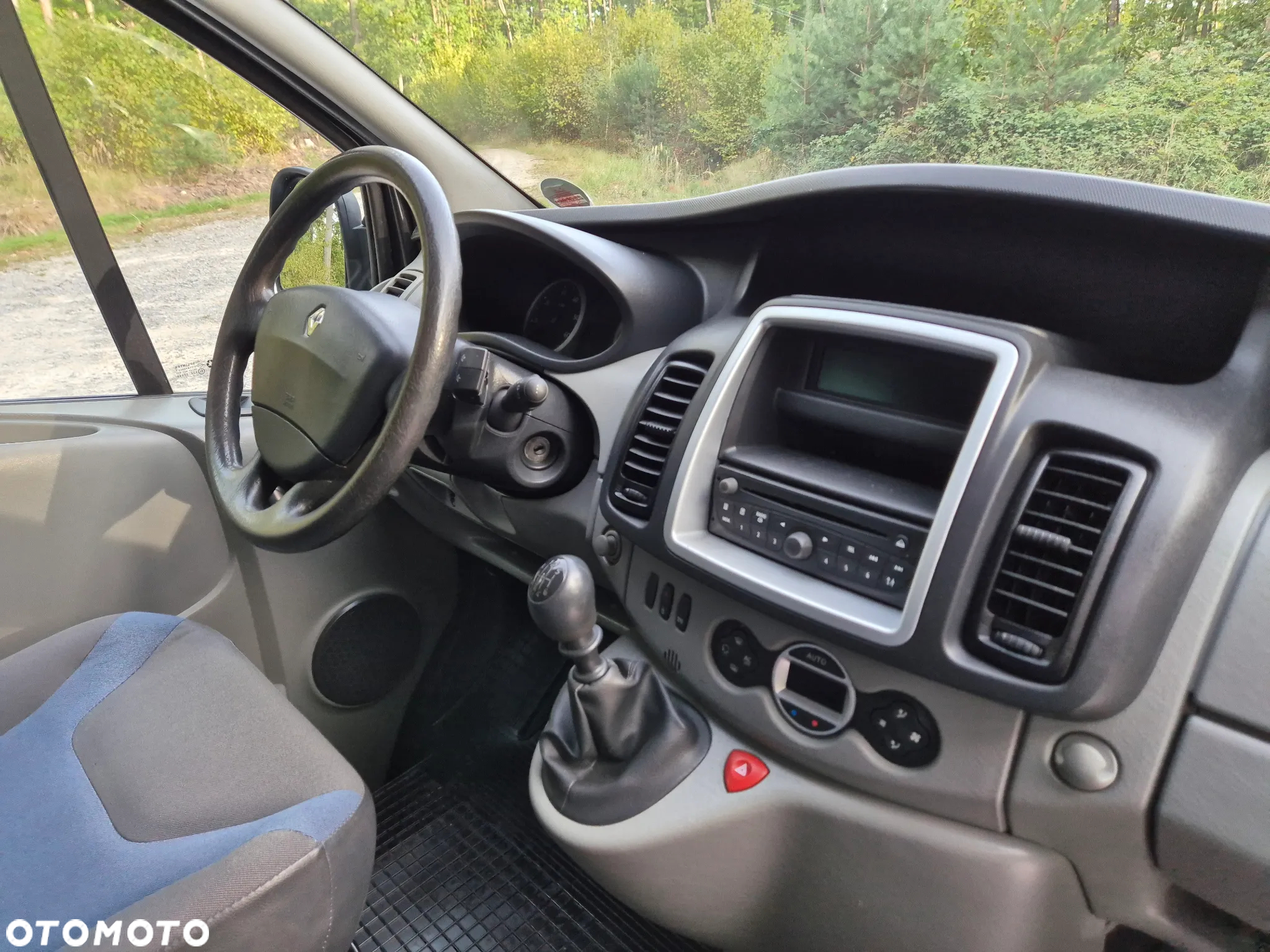 Renault Trafic 2.0 dCi 115 FAP Grand Passenger Black Edition - 22