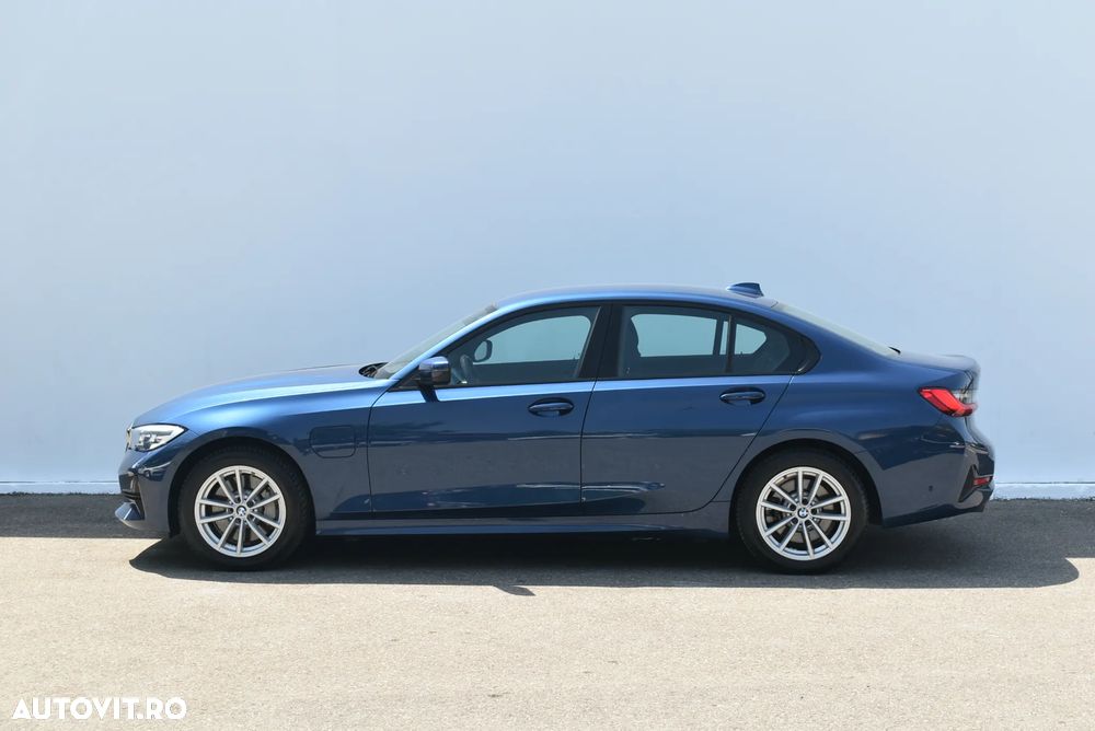 BMW Seria 3 330e Aut. - 9