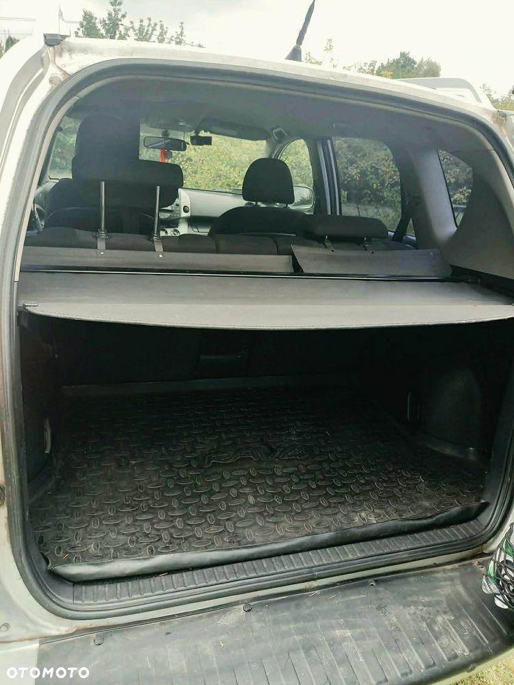 Toyota RAV4 2.2 D-4D 4x4 - 15