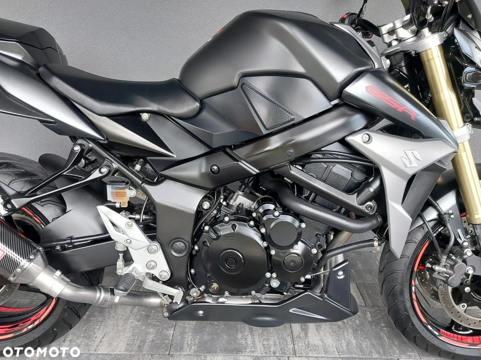 Suzuki GSR - 5