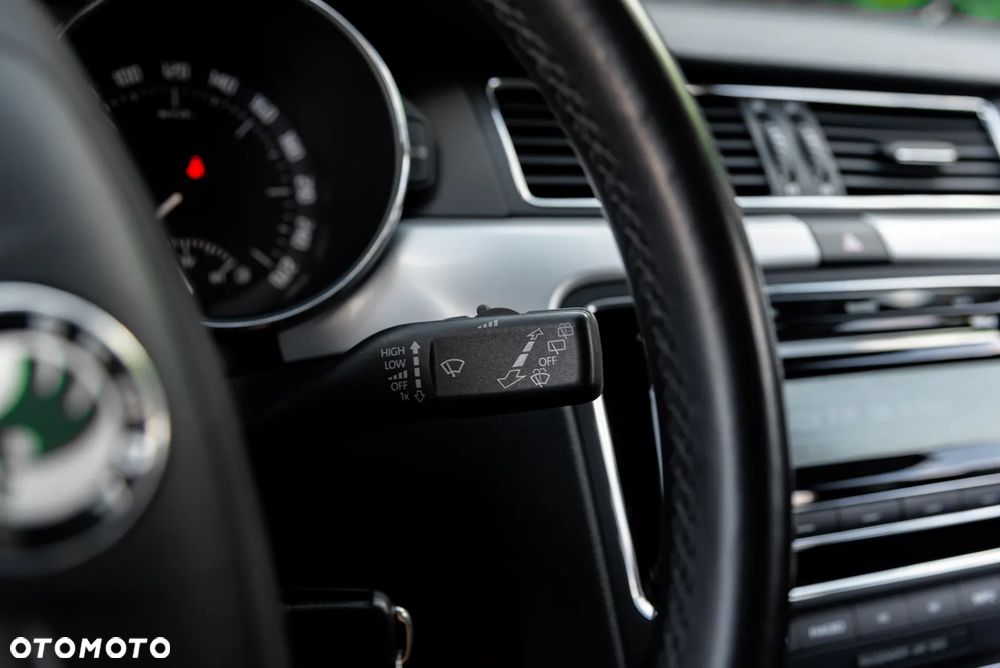 Skoda Superb 1.8 TSI FAMILY - 32