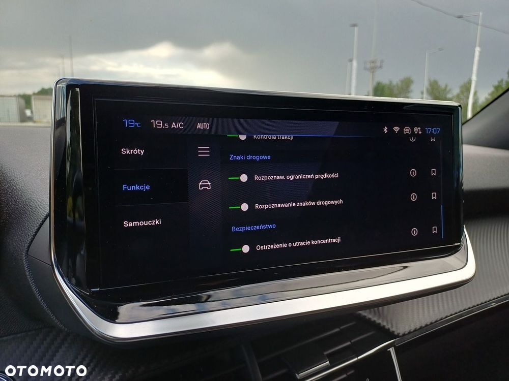 Peugeot 2008 PureTech 100 Allure S&S BVM6 - 22