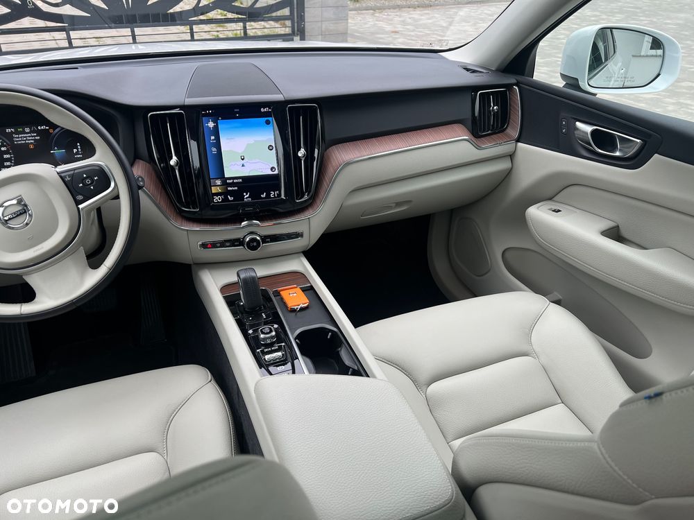 Volvo XC 60 T8 AWD Recharge Polestar Engineered - 27