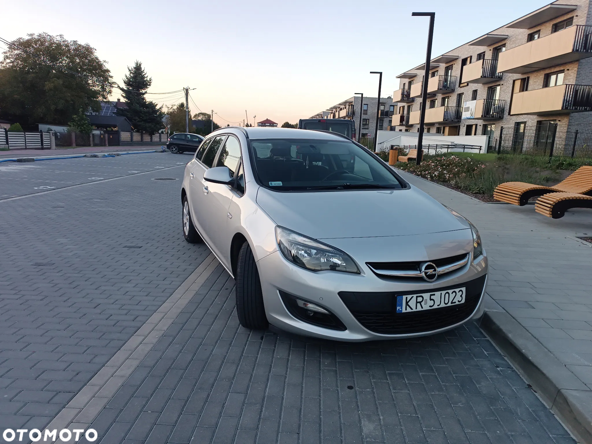 Opel Astra IV 1.4 T Cosmo EU6 - 4
