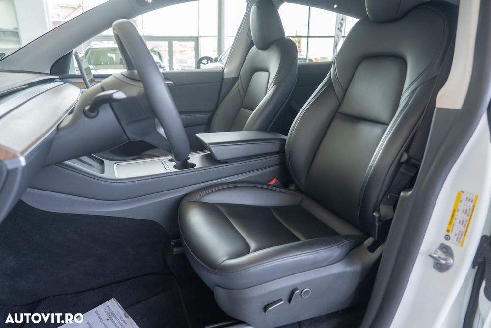 Tesla Model Y Long Range Dual Motor AWD - 27