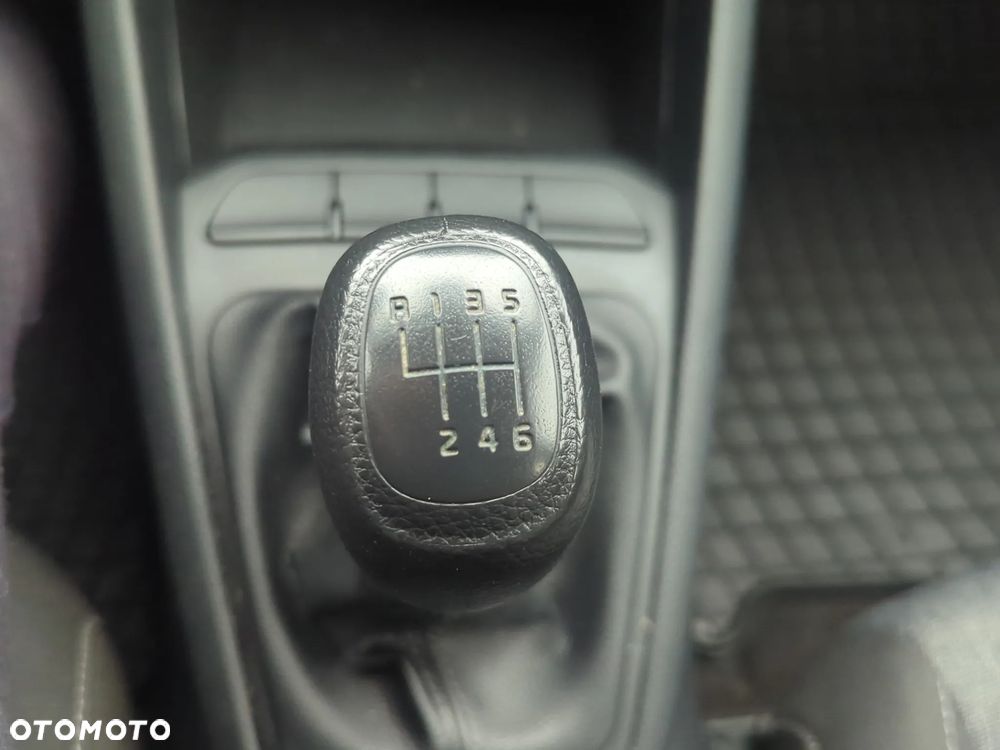 Kia Stonic - 33