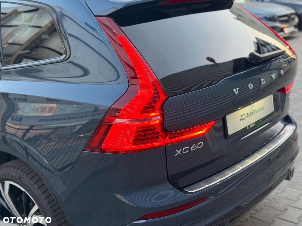 Volvo XC 60 B5 B AWD Ultimate Dark - 11