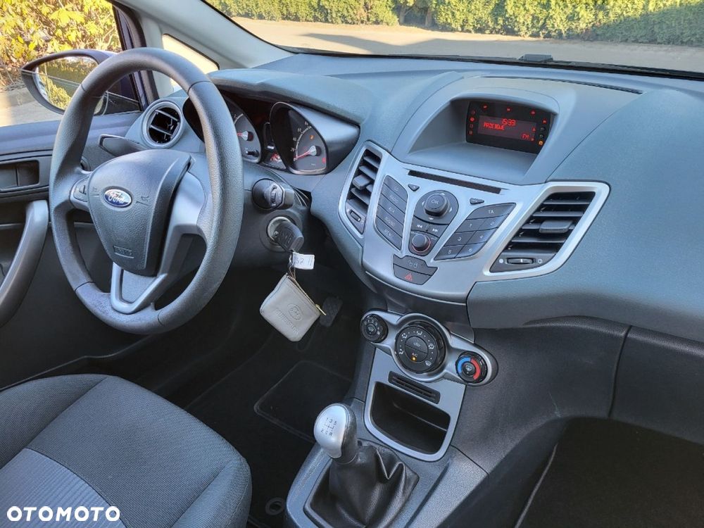 Ford Fiesta - 24